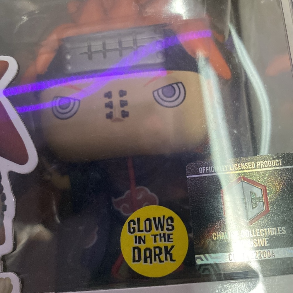 Glows in the dark needs  black light tho to reactivated it ( good condition) - Picture 4 of 4
